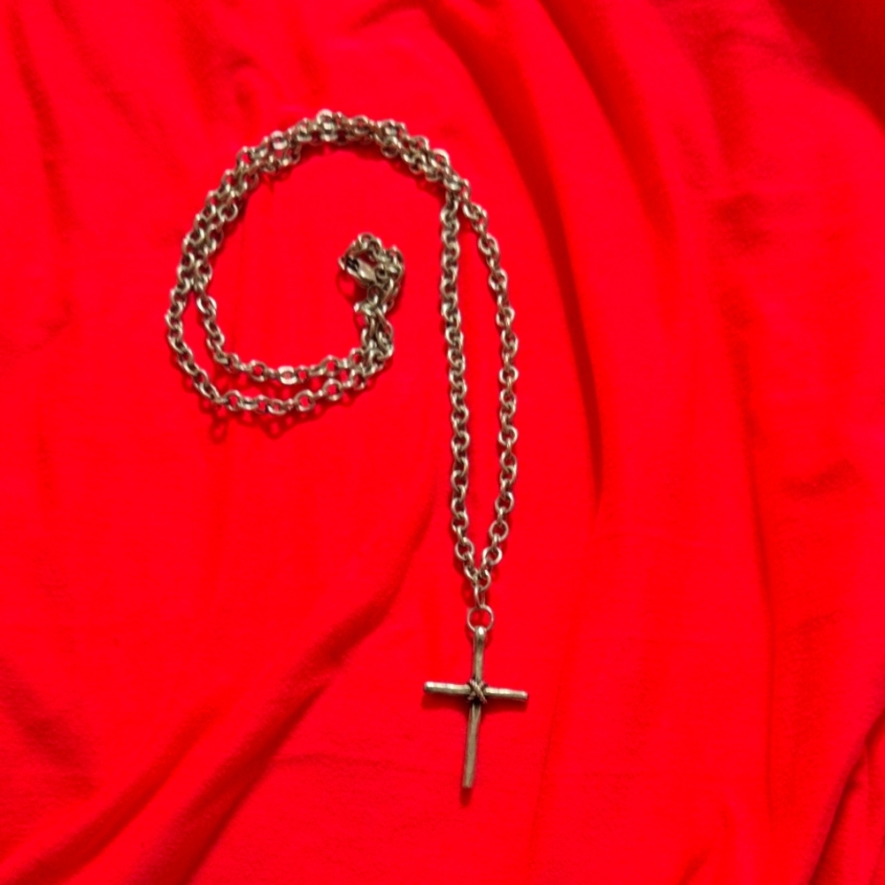 JAMES AVERY 925 SS Cross Necklace (Medium Curb Chain- JAMES AVERY 925 SS)
